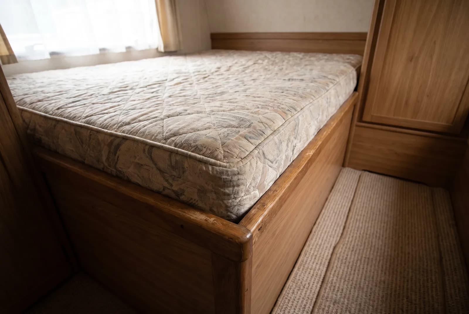 Detail van een Beyerland Frans bed